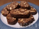 Рецепта Сладък салам с обикновени чаени бисквити, орехи, локум, кокосово масло и шоколад